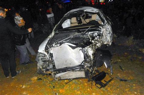 T­a­k­l­a­ ­A­t­a­n­ ­O­t­o­m­o­b­i­l­d­e­n­ ­F­ı­r­l­a­d­ı­:­ ­2­ ­Ö­l­ü­,­ ­1­ ­Y­a­r­a­l­ı­